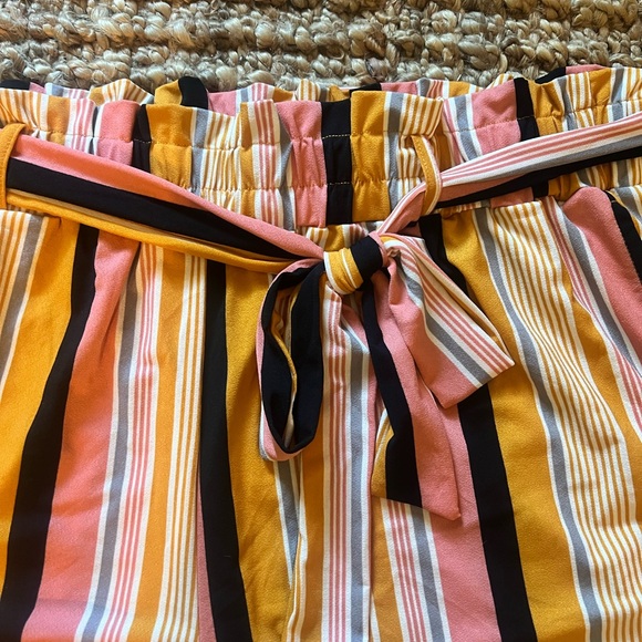 NWOT LulaRoe Elle Shorts, Size XL - Picture 4 of 4
